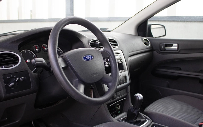 Ford Focus cena 6900 przebieg: 299000, rok produkcji 2005 z Olsztyn małe 56